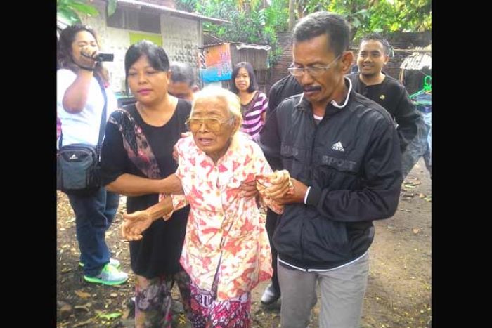 Hidup Sebatang Kara, Mbah Yah Dievakuasi ke UPT Lansia di Glenmore Hidup Sebatang Kara, Mbah Yah Dievakuasi ke UPT Lansia di Glenmore