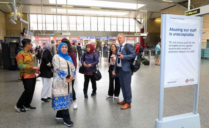 Jajal MRT di Inggris, Gubernur Khofifah Sebut Jawa Timur Siap Bangun Koneksitas Aglomerasi Surabaya Jajal MRT di Inggris, Gubernur Khofifah Sebut Jawa Timur Siap Bangun Koneksitas Aglomerasi Surabaya