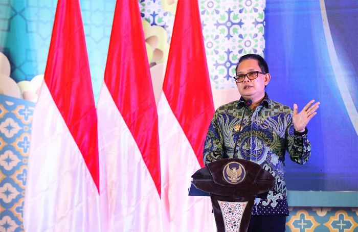 Beri Arahan 823 Penerima Beasiswa, Pj Gubernur Jatim Tekankan Kualitas SDM Profesional dan Agamis Beri Arahan 823 Penerima Beasiswa, Pj Gubernur Jatim Tekankan Kualitas SDM Profesional dan Agamis