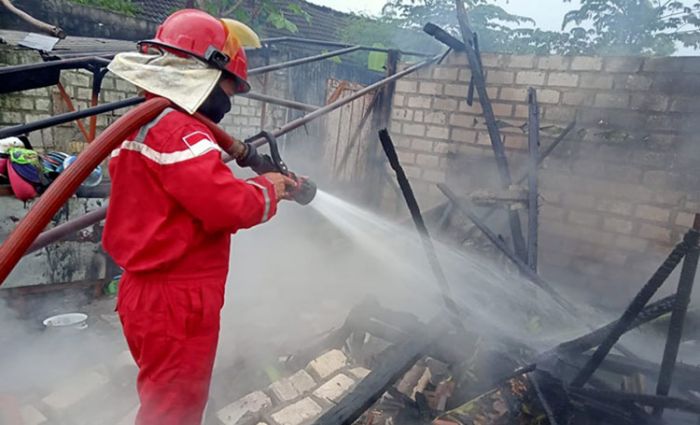 ​Rumahnya Hangus Terbakar, Warga di Tuban Terpaksa Numpang Saudara