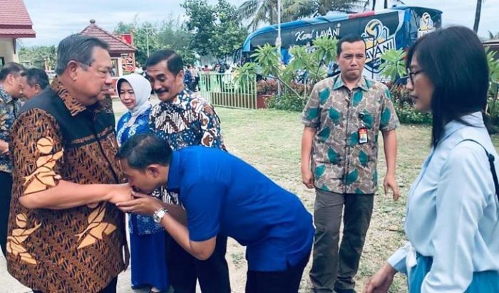 Aji Tegaskan Kunjungan SBY ke Pacitan Bukan untuk Membahas Pilbup 2020 Aji Tegaskan Kunjungan SBY ke Pacitan Bukan untuk Membahas Pilbup 2020