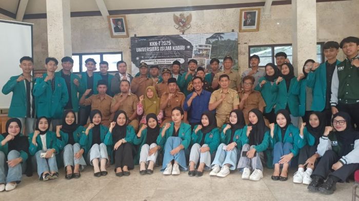 Mahasiswa KKN Uniska Kediri Mulai Terjun ke Desa, Siapkan Program Unggulan untuk Masyarakat Mahasiswa KKN Uniska Kediri Mulai Terjun ke Desa, Siapkan Program Unggulan untuk Masyarakat