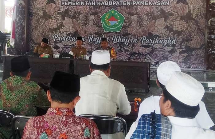 Baddrut Tamam Silaturrahmi dengan Para Ulama-Umara se-Kabupaten Pamekasan Baddrut Tamam Silaturrahmi dengan Para Ulama-Umara se-Kabupaten Pamekasan