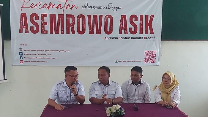 Tak Terima Diviralkan Selingkuh, Sembunyikan Wanita di Kolong Meja, Camat Asemrowo Bakal Lapor Polda Tak Terima Diviralkan Selingkuh, Sembunyikan Wanita di Kolong Meja, Camat Asemrowo Bakal Lapor Polda