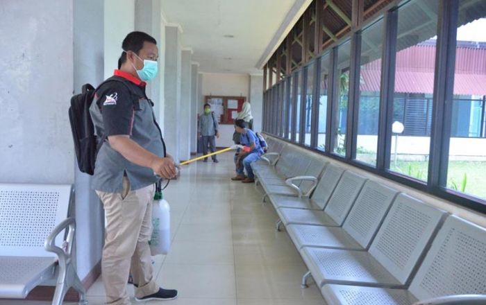 Cegah Penyebaran Covid-19, UTM Lakukan Penyemprotan Disinfektan