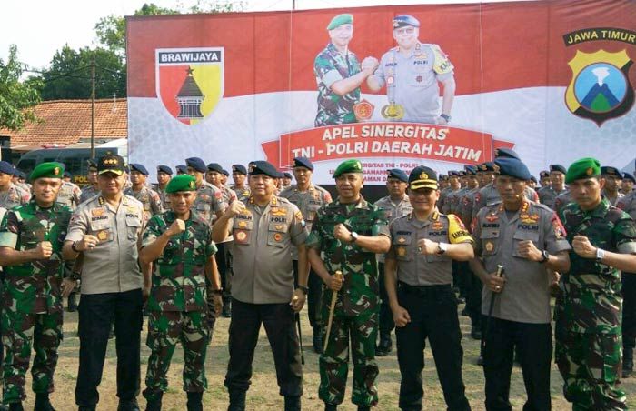 Polda Jatim Gelar Apel Sinergitas TNI-Polri di Markas Brimob Jatim Polda Jatim Gelar Apel Sinergitas TNI-Polri di Markas Brimob Jatim