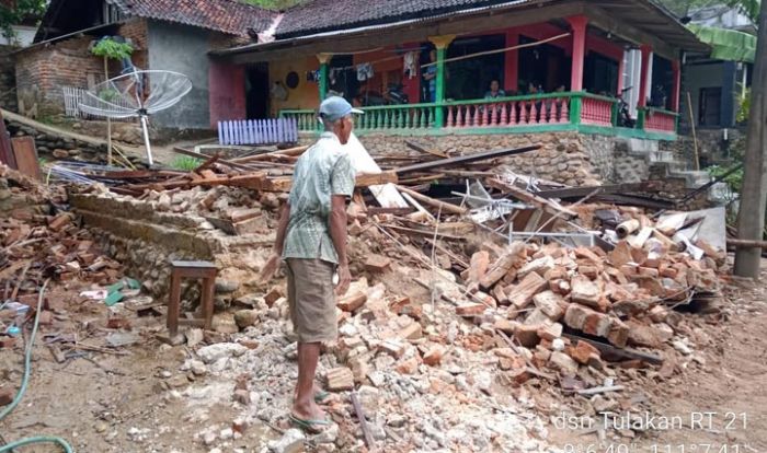 Diterjang Badai, Satu Dapur Rumah di Desa Mlati Pacitan Rata dengan Tanah