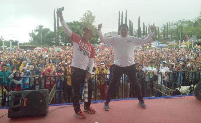 Galang Massa Jelang Pilbup Pacitan 2020, Gagarin Mlaku Bareng Ribuan Warga Galang Massa Jelang Pilbup Pacitan 2020, Gagarin Mlaku Bareng Ribuan Warga