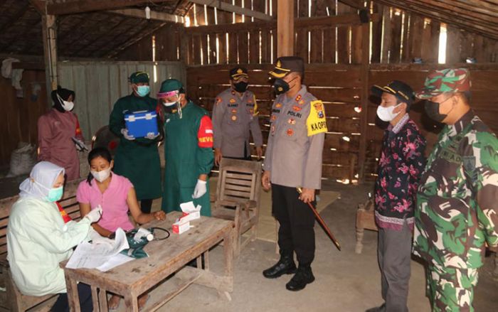 Dukung Percepatan Herd Immunity, Polres Ngawi Gelar Vaksinasi Covid-19 Secara Door to Door Dukung Percepatan Herd Immunity, Polres Ngawi Gelar Vaksinasi Covid-19 Secara Door to Door