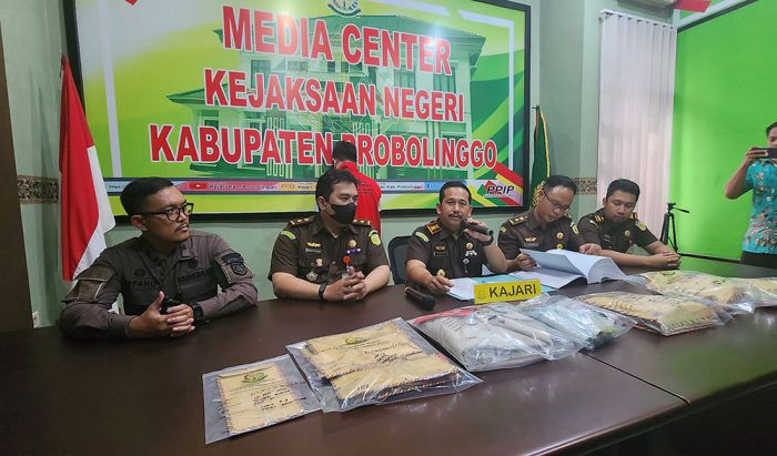 Polda Jatim Limpahkan Berkas Perkara Kebakaran Bromo, Kerugian Ditaksir Capai Rp741 Miliar Polda Jatim Limpahkan Berkas Perkara Kebakaran Bromo, Kerugian Ditaksir Capai Rp741 Miliar