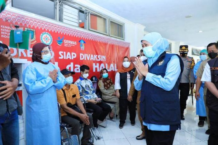 Puji Klinik Vaksinasi Kota Mojokerto, Khofifah Usul Wartawan Masuk Vaksinasi Tahap Kedua