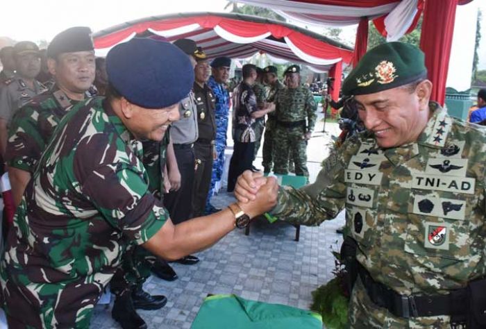 Kasarmatim Hadiri Sertijab Pangdivif 2 Kostrad Kasarmatim Hadiri Sertijab Pangdivif 2 Kostrad