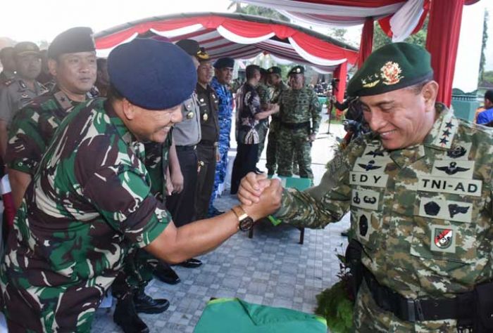 Kasarmatim Hadiri Sertijab Pangdivif 2 Kostrad