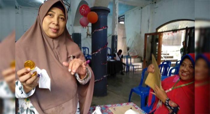 PSU di TPS 17 Sukoharjo Malang, Pemilih Dapat Permen Coklat PSU di TPS 17 Sukoharjo Malang, Pemilih Dapat Permen Coklat