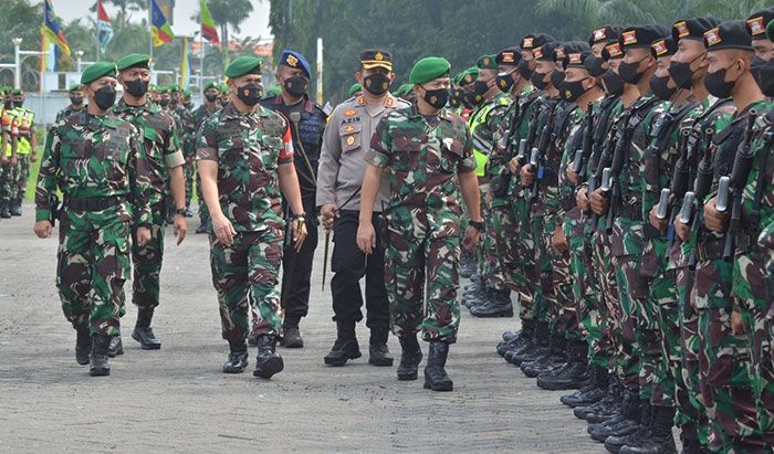 Kasiren Korem 084/BJ Tinjau Apel Gelar Pasukan di Gresik Kasiren Korem 084/BJ Tinjau Apel Gelar Pasukan di Gresik