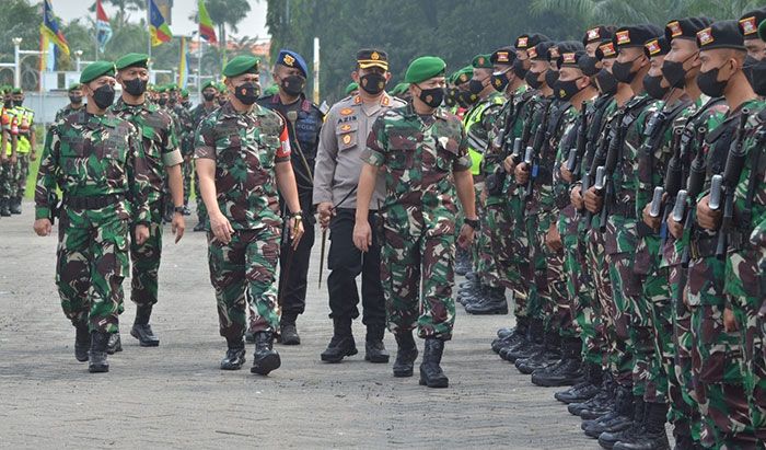 Kasiren Korem 084/BJ Tinjau Apel Gelar Pasukan di Gresik