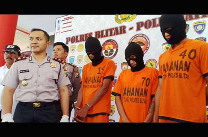 Tiga Warga Sumberagung Diciduk Polres Blitar Terkait Pengeroyokan Tiga Warga Sumberagung Diciduk Polres Blitar Terkait Pengeroyokan