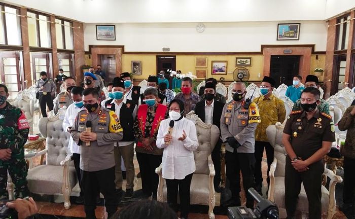 Kapolda Jatim Hadiri Deklarasi Jogo Suroboyo Damai Bersama 1.000 Elemen Masyarakat Kapolda Jatim Hadiri Deklarasi Jogo Suroboyo Damai Bersama 1.000 Elemen Masyarakat