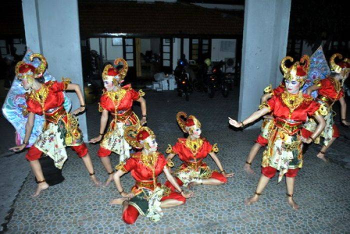 Tari Wayangan Raih Penyaji Terbaik Jatim Tari Wayangan Raih Penyaji Terbaik Jatim