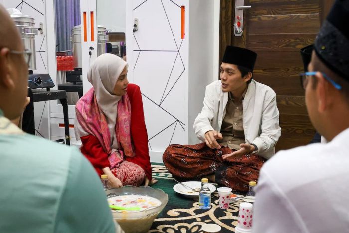 Atikoh Ganjar Sambang ke Markas Sabilu Taubah Blitar, Gus Iqdam : Masih Muda dan Tawadhu Atikoh Ganjar Sambang ke Markas Sabilu Taubah Blitar, Gus Iqdam : Masih Muda dan Tawadhu