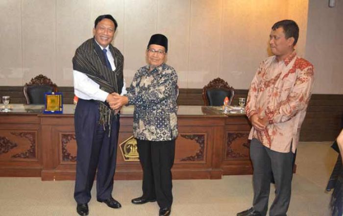 Belajar Cara Menarik Investor, Wabup Pakpat Bharat Sumut Kunjungi Gresik Belajar Cara Menarik Investor, Wabup Pakpat Bharat Sumut Kunjungi Gresik