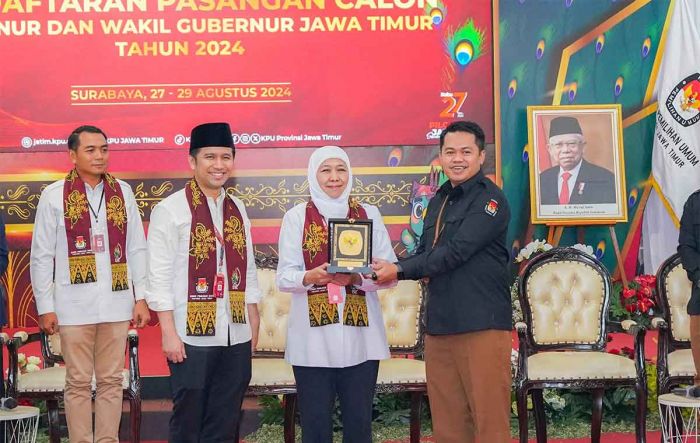 KPU Jatim Sebut Berkas Pendaftaran Khofifah-Emil Lengkap, Besok Dijadwalkan Periksa Kesehatan KPU Jatim Sebut Berkas Pendaftaran Khofifah-Emil Lengkap, Besok Dijadwalkan Periksa Kesehatan