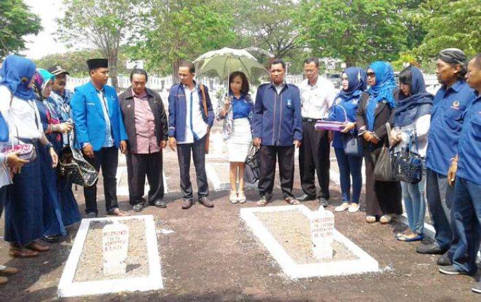 Peringati Kemerdekaan RI, NasDem Sidoarjo Nyekar ke Makam Pahlawan Peringati Kemerdekaan RI, NasDem Sidoarjo Nyekar ke Makam Pahlawan