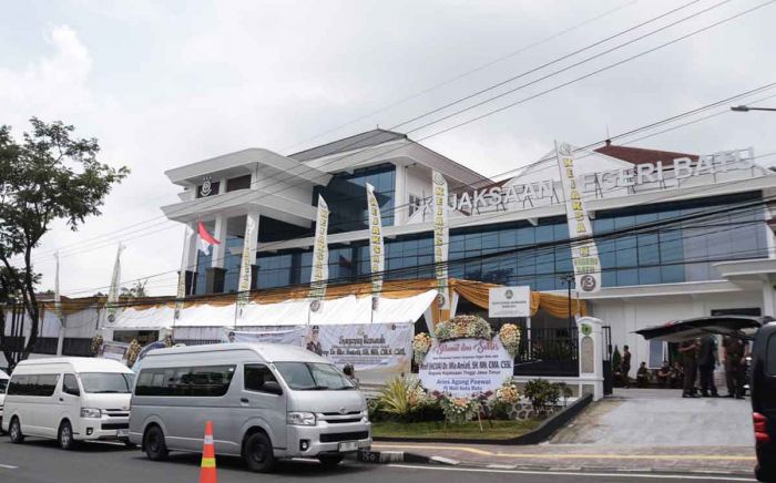 Wajah Baru Gedung Kejari Batu: Revitalisasi untuk Pelayanan yang Lebih Baik Wajah Baru Gedung Kejari Batu: Revitalisasi untuk Pelayanan yang Lebih Baik