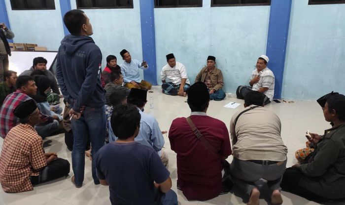 Tuntut Pengembalian Modal Investasi, Puluhan Warga Geruduk Ponpes di Kediri Tuntut Pengembalian Modal Investasi, Puluhan Warga Geruduk Ponpes di Kediri