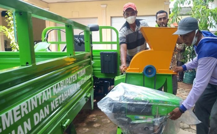 Tingkatkan Produktivitas Petani, DPKP Tuban Salurkan Alat Pengolah Pupuk Organik