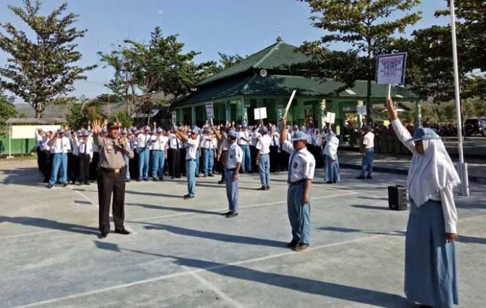 Kampanyekan "Stop Bullying", Polsek Rengel Turun ke Sekolah