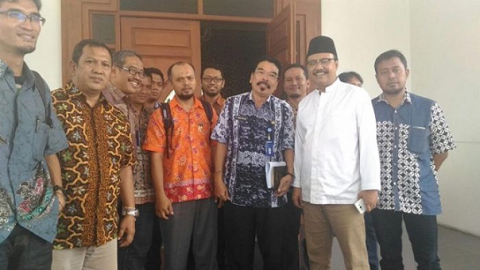Disnaker Jatim dan Gresik Diminta Tuntaskan PHK Sepihak 309 Karyawan Smelting Disnaker Jatim dan Gresik Diminta Tuntaskan PHK Sepihak 309 Karyawan Smelting