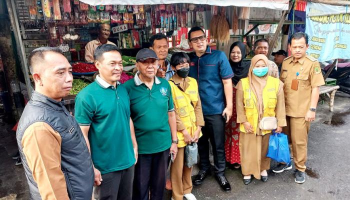 Sambil Serap Aspirasi Warga, Pj Wali Kota Mojokerto Salurkan Bantuan untuk Lansia Kurang Mampu Sambil Serap Aspirasi Warga, Pj Wali Kota Mojokerto Salurkan Bantuan untuk Lansia Kurang Mampu