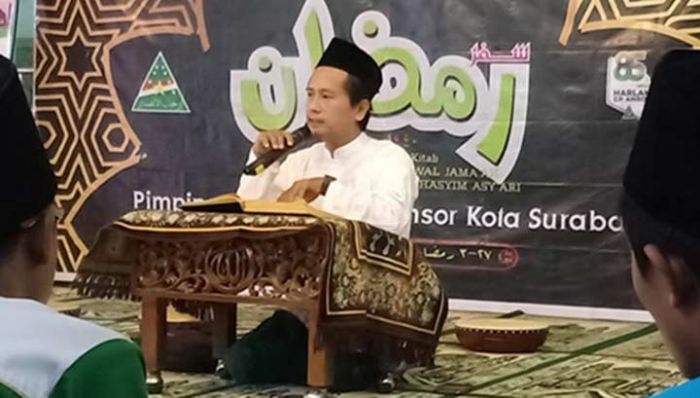 Ansor Karang Pilang Ngaji Kitab Risalah Aswaja di Masjid Abu Adenan