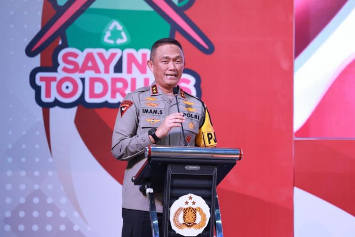 Kapolda Jatim Sampaikan 4 Poin Penting di Sosialisasi Bahaya Narkoba Pelajar dan Santri Sidoarjo Kapolda Jatim Sampaikan 4 Poin Penting di Sosialisasi Bahaya Narkoba Pelajar dan Santri Sidoarjo