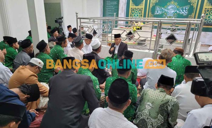 Membeludak, Warga NU Ikuti Tahlil Akbar di Makam KH Abdul Chalim Leuwimunding Membeludak, Warga NU Ikuti Tahlil Akbar di Makam KH Abdul Chalim Leuwimunding