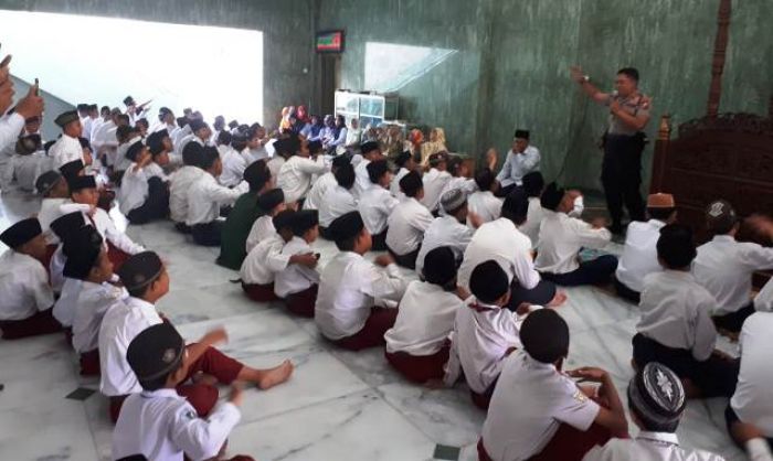 Cegah Radikalisme di Kalangan Pelajar, Polsek Sidoarjo Kota Kunjungi Sabilur Rosyad Cegah Radikalisme di Kalangan Pelajar, Polsek Sidoarjo Kota Kunjungi Sabilur Rosyad
