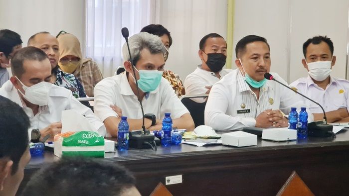 Sebut Angka Kemiskinan Hampir Capai 50 Persen Penduduk, Kadinsos Bangkalan Dicecar Banggar Sebut Angka Kemiskinan Hampir Capai 50 Persen Penduduk, Kadinsos Bangkalan Dicecar Banggar