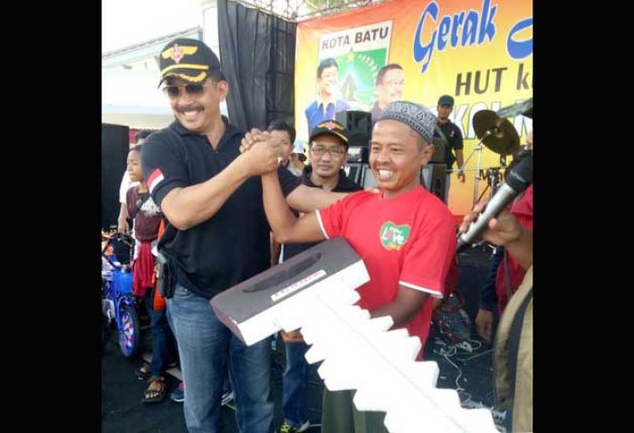 Berlimpah Hadiah, Jalan Sehat dalam Rangka HUT Orari ke-6 Diikuti 5000 Peserta Berlimpah Hadiah, Jalan Sehat dalam Rangka HUT Orari ke-6 Diikuti 5000 Peserta