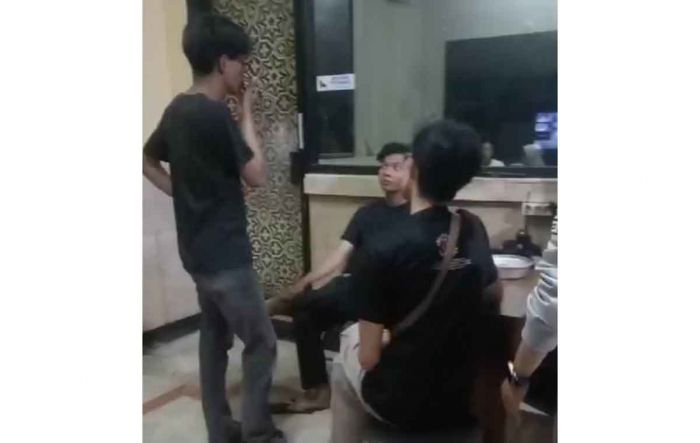 13 Orang Kecolongan HP saat Nonton Kirab Maskot KPU Jatim 13 Orang Kecolongan HP saat Nonton Kirab Maskot KPU Jatim