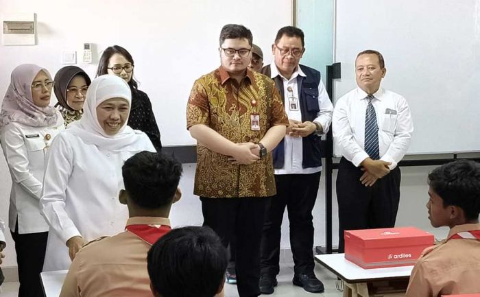 Didampingi Bupati Kediri, Gubernur Jatim Kagum dengan Sarana dan Prasarana di SRMA 24 Kediri Didampingi Bupati Kediri, Gubernur Jatim Kagum dengan Sarana dan Prasarana di SRMA 24 Kediri
