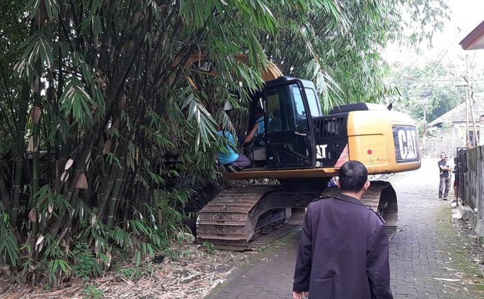 Dinas SDACKTR Kabupaten Pasuruan Mulai Keruk Sungai Besuki