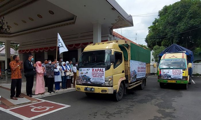 Puluhan Ton Sembako Bantuan Warga Sidoarjo Dikirim ke Korban Banjir Kalsel Puluhan Ton Sembako Bantuan Warga Sidoarjo Dikirim ke Korban Banjir Kalsel