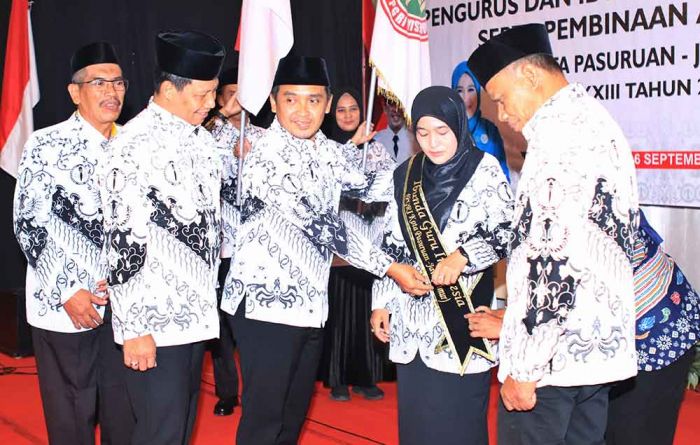 Hadiri Pengukuhan Pengurus PGRI Kota Pasuruan, Mas Adi Harap Jadi Rumah para Guru Hadiri Pengukuhan Pengurus PGRI Kota Pasuruan, Mas Adi Harap Jadi Rumah para Guru