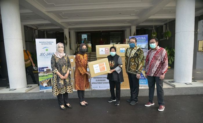 Dukung Kinerja Risma, PT Graha Mukti Indah Berikan Bantuan 25 Ribu Masker Medis