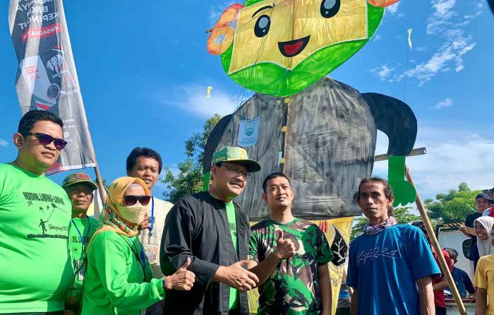 Wali Kota Pasuruan Buka Lomba Layang-Layang di Lapangan Sekargadung Wali Kota Pasuruan Buka Lomba Layang-Layang di Lapangan Sekargadung