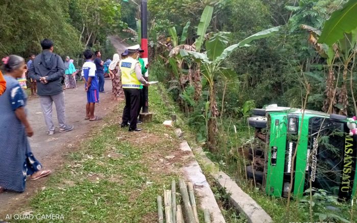 Bus Pengangkut Pelajar Terguling di Wonosari Malang, Sopir Diduga Tak Kuasai Medan Bus Pengangkut Pelajar Terguling di Wonosari Malang, Sopir Diduga Tak Kuasai Medan
