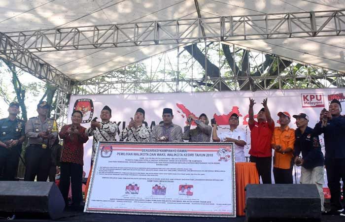 Deklarasi Damai, Tiga Bacalon Diarak Keliling Kota Kediri Deklarasi Damai, Tiga Bacalon Diarak Keliling Kota Kediri