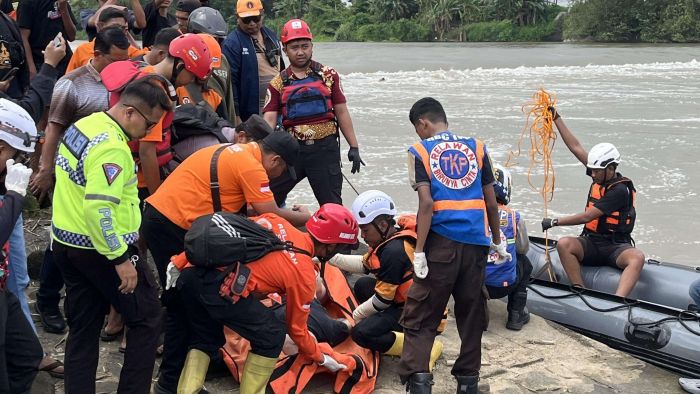 Mayat Pria Tanpa Identitas Ditemukan Terapung di Dam Sipon Brantas Mojokerto