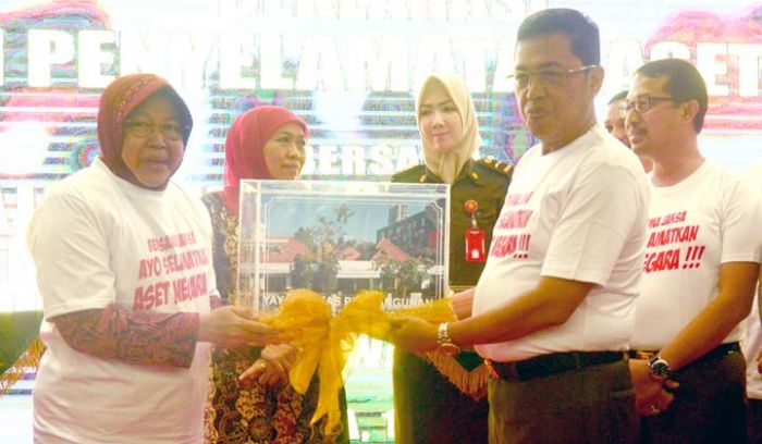 Aset YKP Resmi Kembali ke Pemkot Surabaya, Risma Teteskan Air Mata Haru Aset YKP Resmi Kembali ke Pemkot Surabaya, Risma Teteskan Air Mata Haru